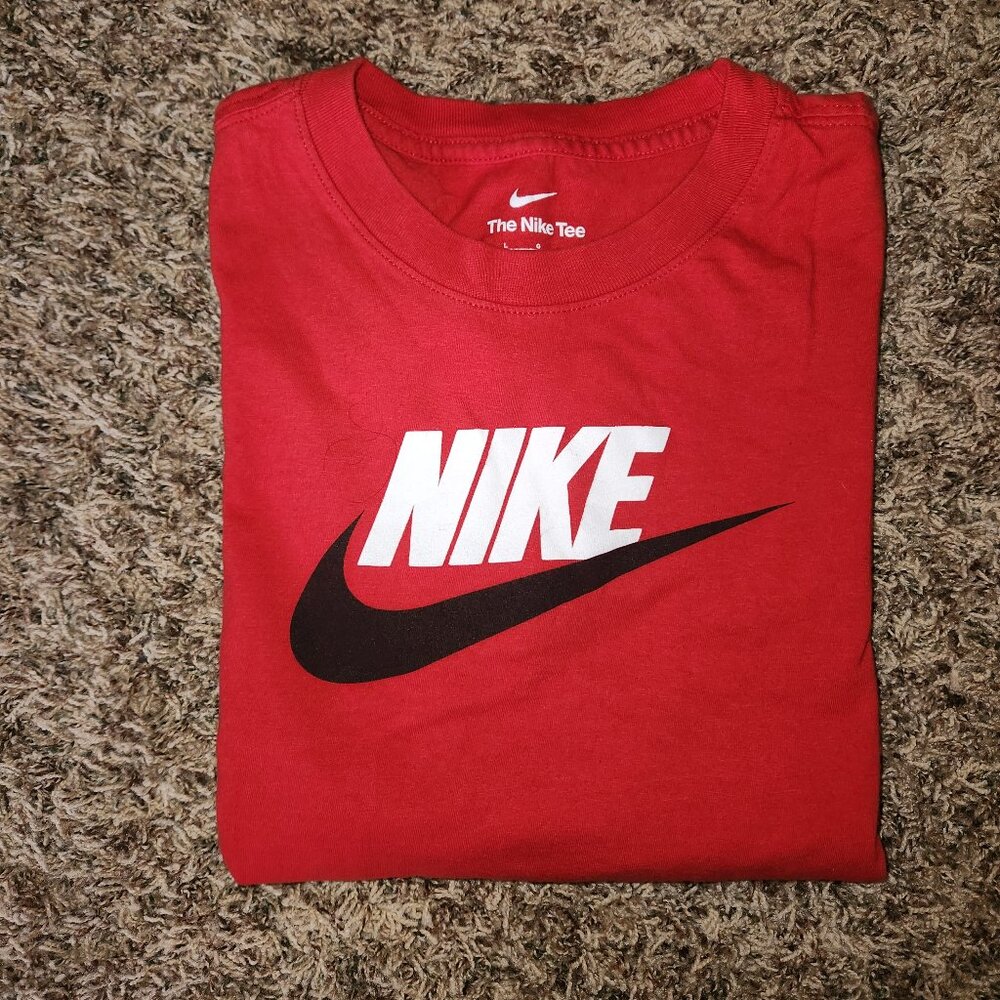 Nike Boy's "The Nike Tee" Cotton T-Shirt Size L